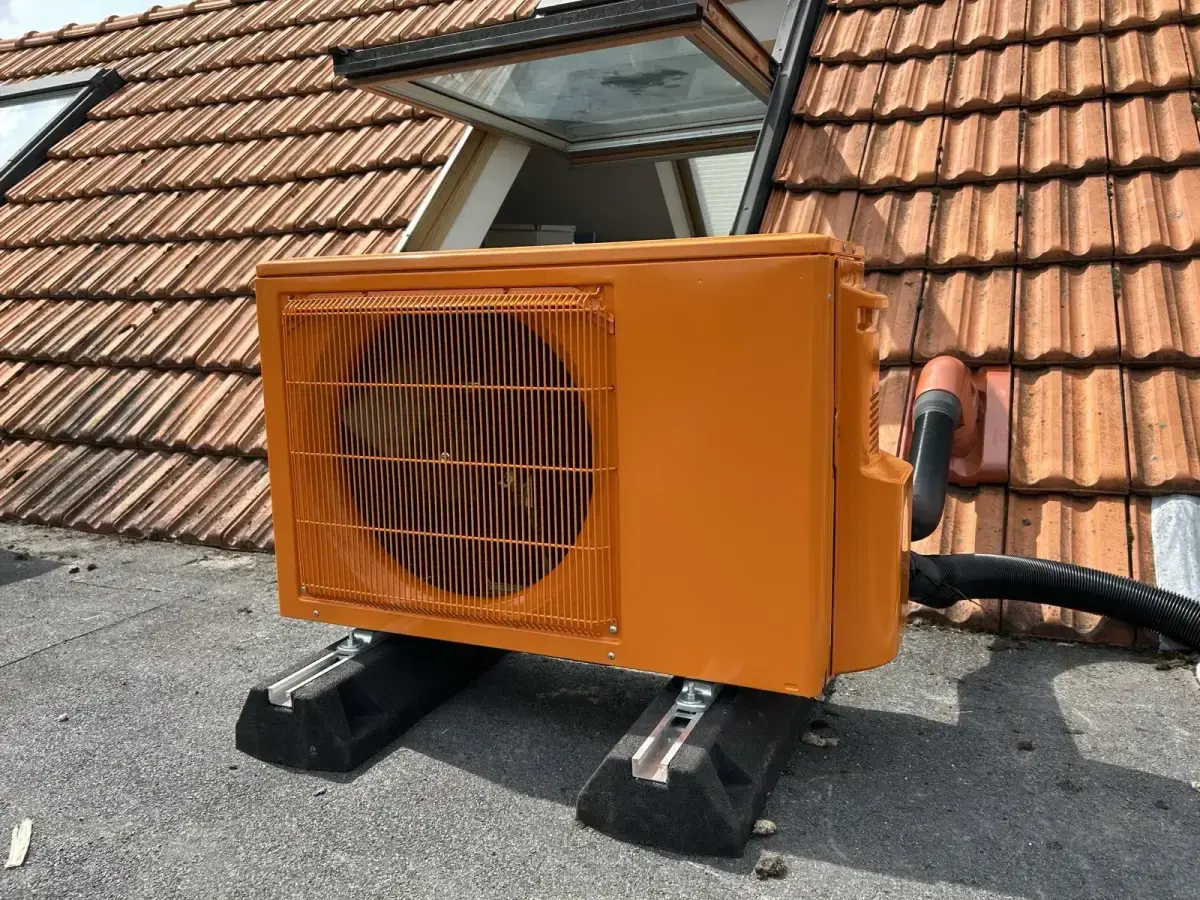 Montage beim Privatkunden - Außeneinheit in Wunschfarbe