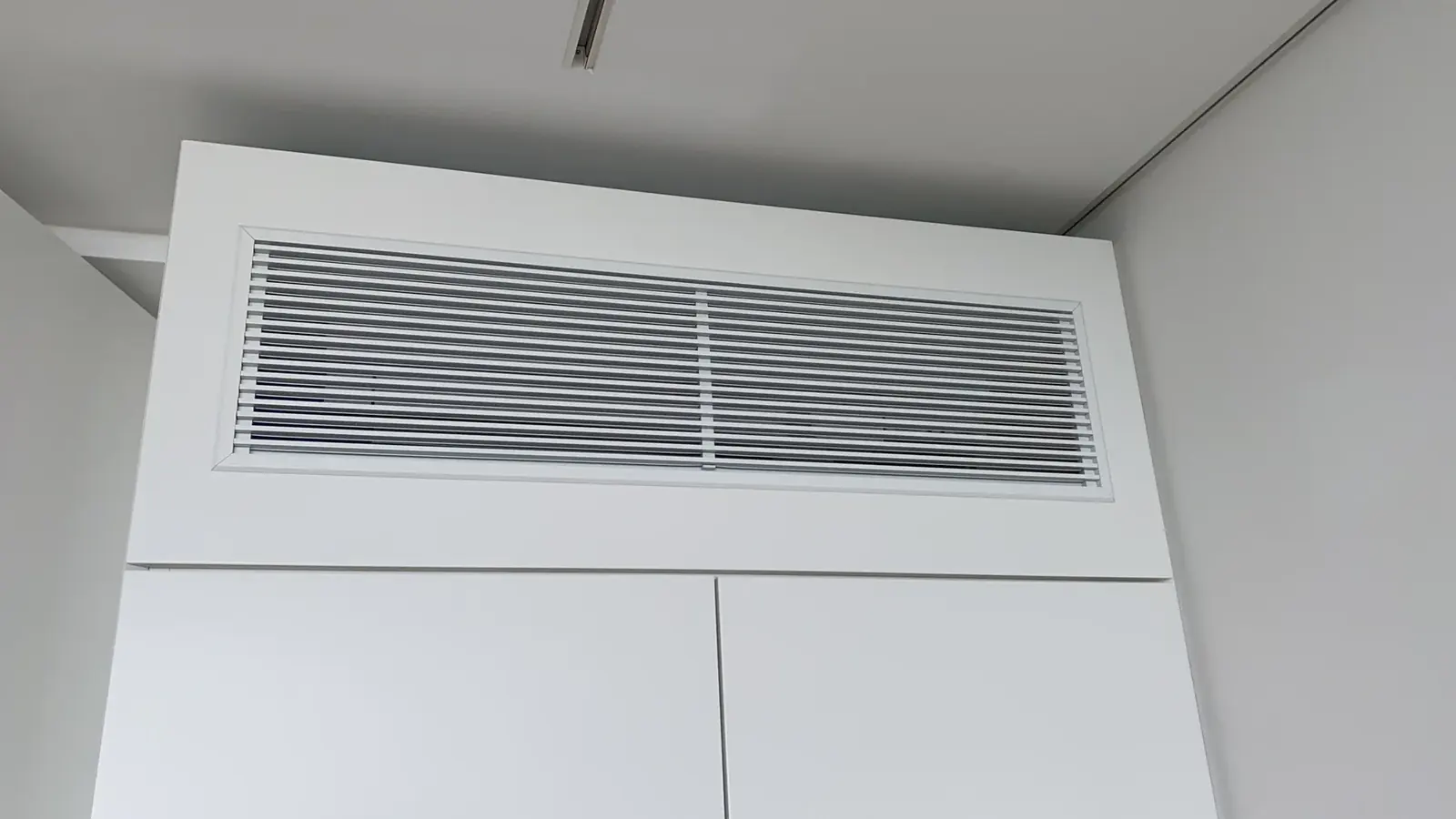Wandgerät im Einbauschrank